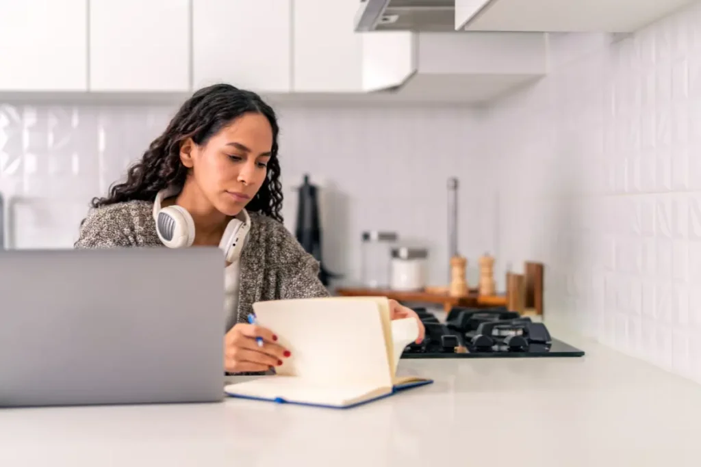 8 Etapas Essenciais Para Lançar Seu Produto Digital do Zero 3 A construção de audiência precisa começar semanas ou até meses antes do lançamento oficial.