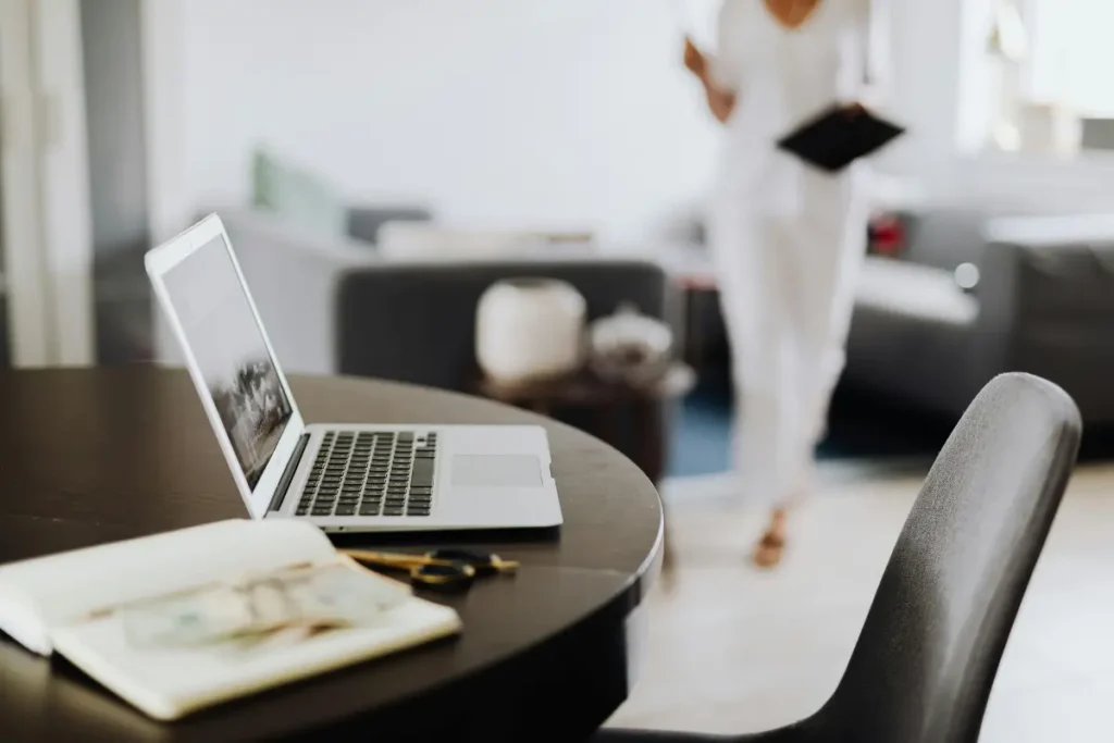 Decoração de Home Office: 30 Ideias Modernas e Funcionais para Inspirar 3 Estilo Corporativo Moderno Profissionalismo com Personalidade