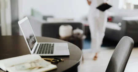 Móveis para Home Office: O Que Comprar e Como Escolher [Guia Definitivo]